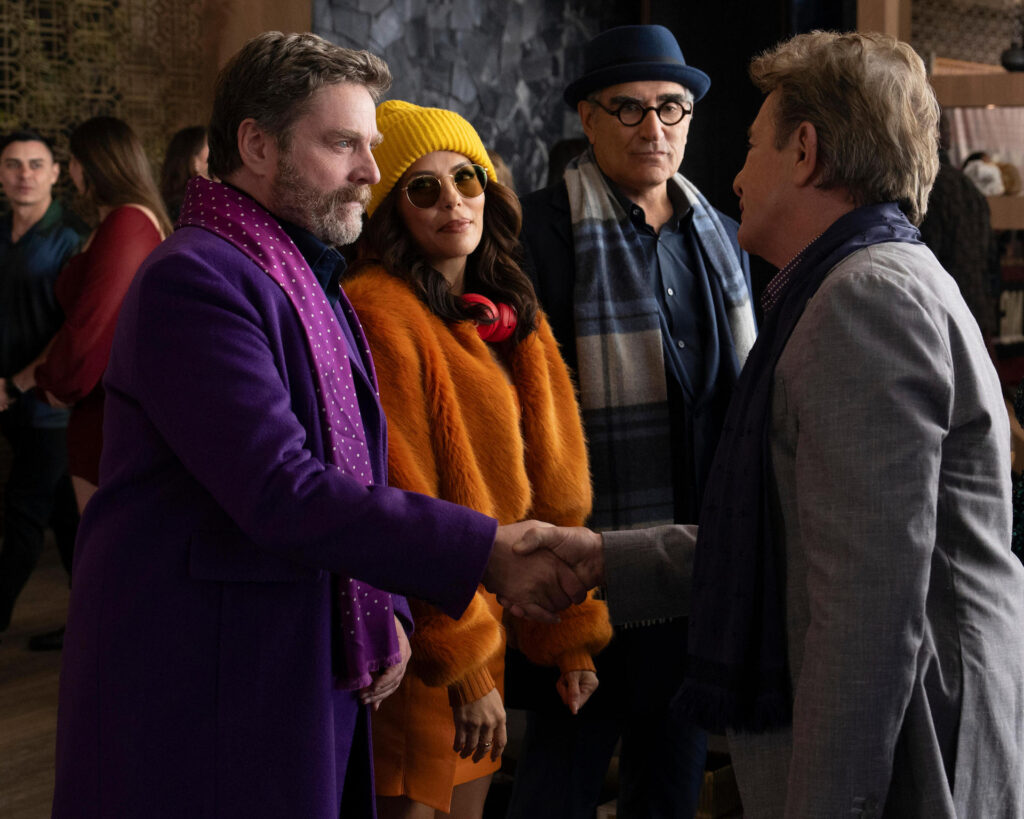 Zach Galifianakis, Eva Longoria, Eugene Levy e Martin Short in una scena di Only Murders in the Building 4  (Disney/Eric McCandless)