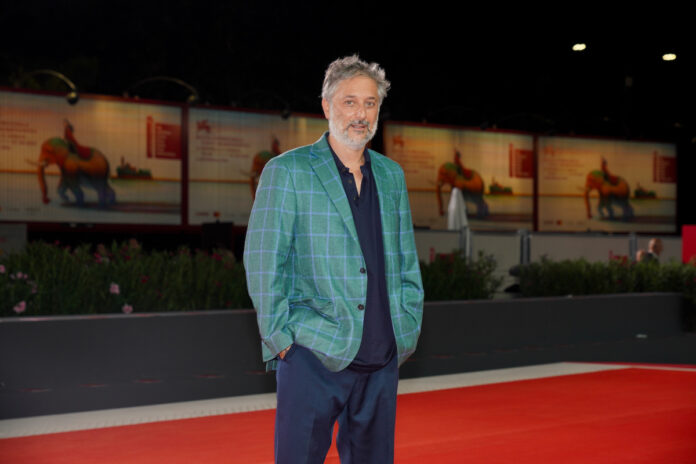 Harmony Korine sul red carpet di Venezia 81 per la presentazione di Baby Invasion - Credits: Giorgio Zucchiatti. La Biennale di Venezia -Foto ASAC