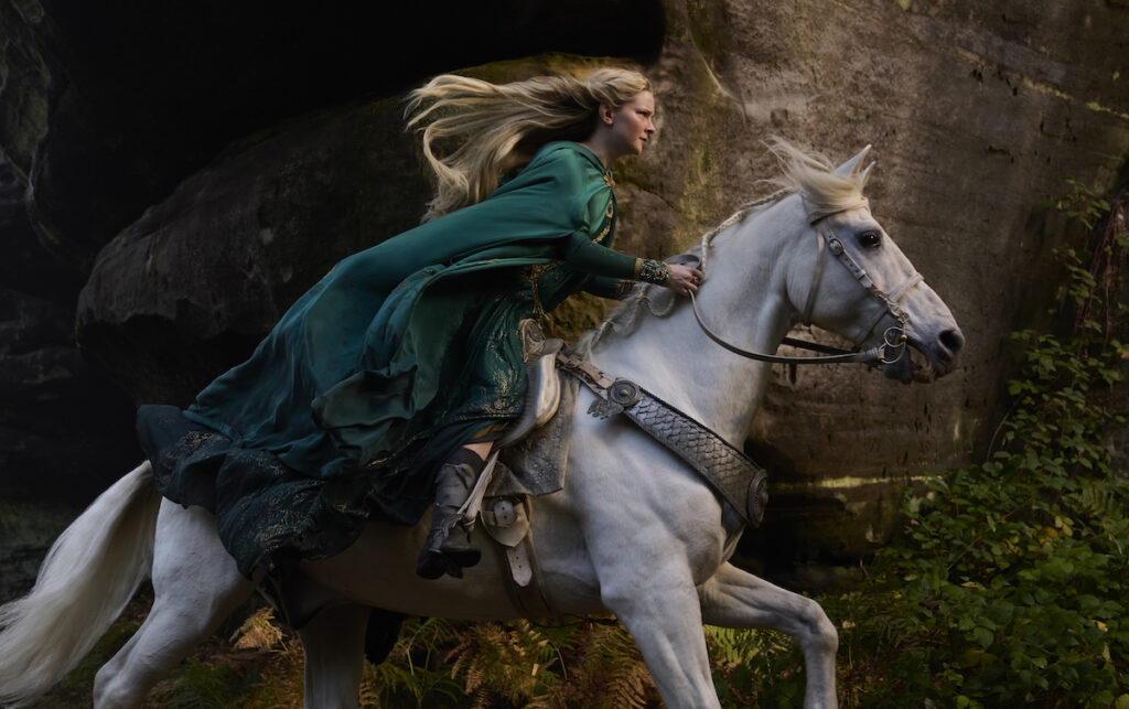 Morfydd Clark (Galadriel) in Gli Anelli del Potere, stagione 2. Courtesy of Prime Video