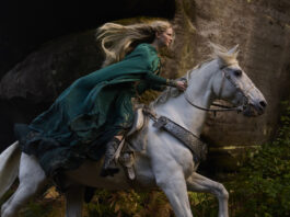 Morfydd Clark (Galadriel) in Gli Anelli del Potere, stagione 2. Courtesy of Prime Video