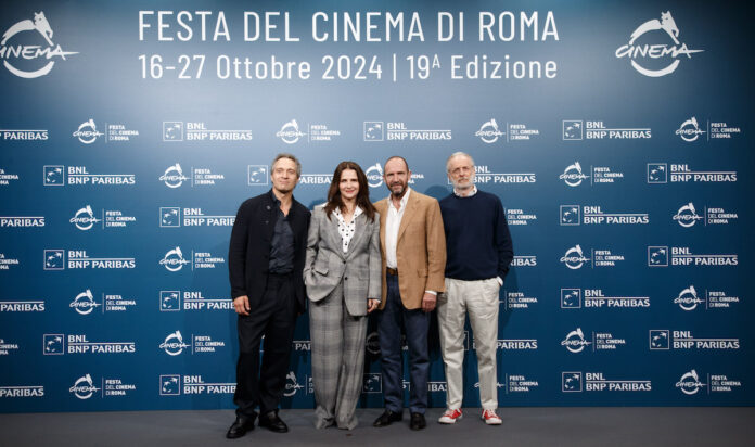 Claudio Santamaria, Juliette Binoche, Ralph Fiennes, Uberto Pasolini al photocall di The Return, Festa del cinema di Roma. Foto di Gabriele Pallai